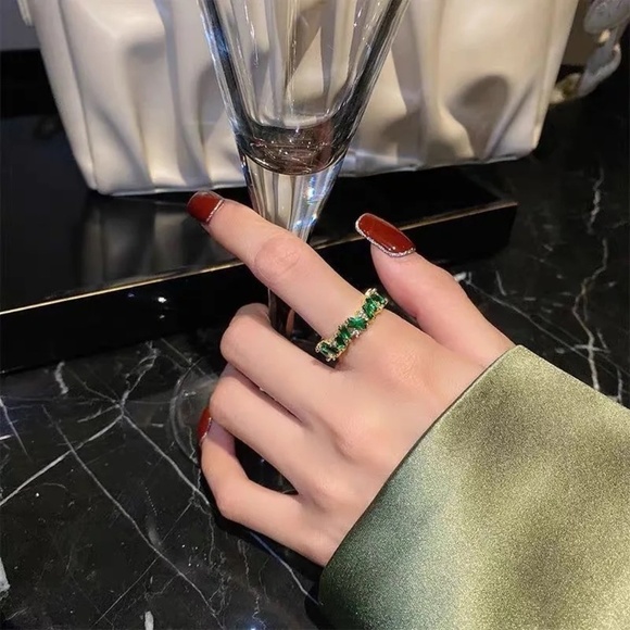 **KEONI* Gold x Green Staggered Rhinestone Fashion Ring - Picture 4 of 6